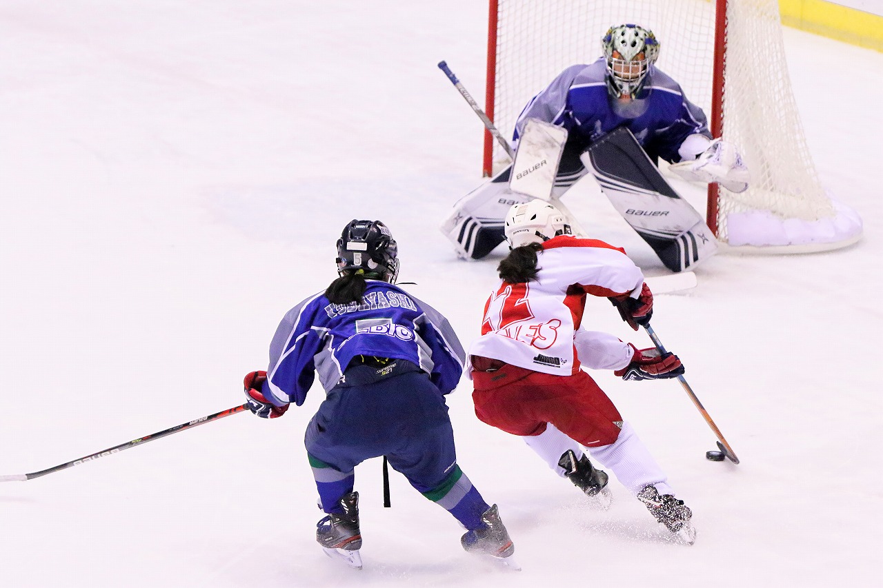 全日本女子B フェアリーズ vs クリスタルブレイズ Ice Hockey News Photos